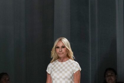 Donatella Versace avgår