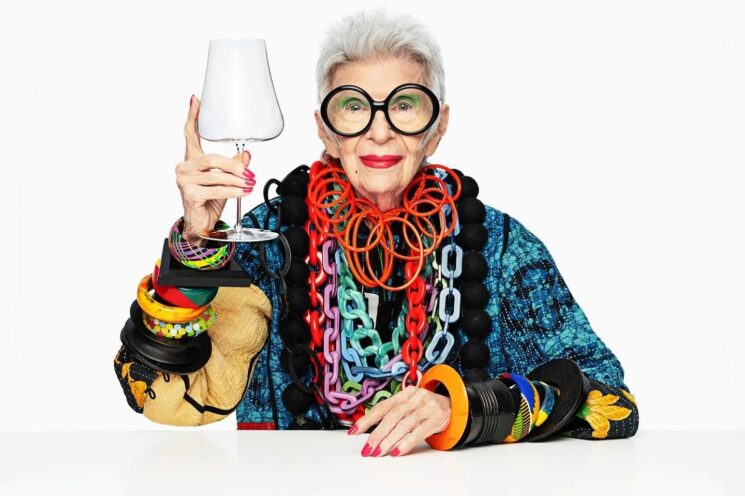 Auktion med souvenirer av Iris Apfel