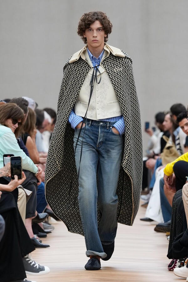 Jonathan Anderson f&ouml;r Dior2