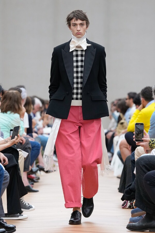 Jonathan Anderson f&ouml;r Dior8