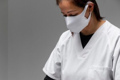 Kvinna efter ansiktsbehandling 23 2148906477