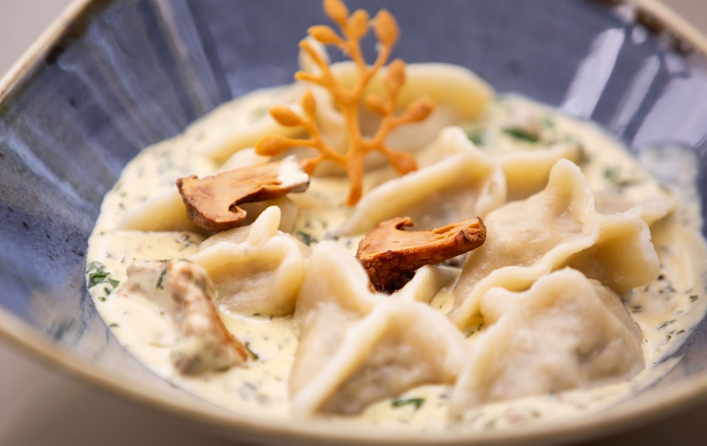 Det växtbaserade köket anses vara ett av de mest kreativa, vilket bekräftas av tävlingen "Golden Artichoke 2025", där de bästa veganska kockarna i Polen utsågs. Małgorzata Figarska, jurymedlem i tävlingen och cateringchef på SPA-hotellet Manor House, säger: "Tävlingsrätterna var underbara i sin mångfald och uppfinningsrikedom. Det var en sann hyllning till det växtbaserade köket".