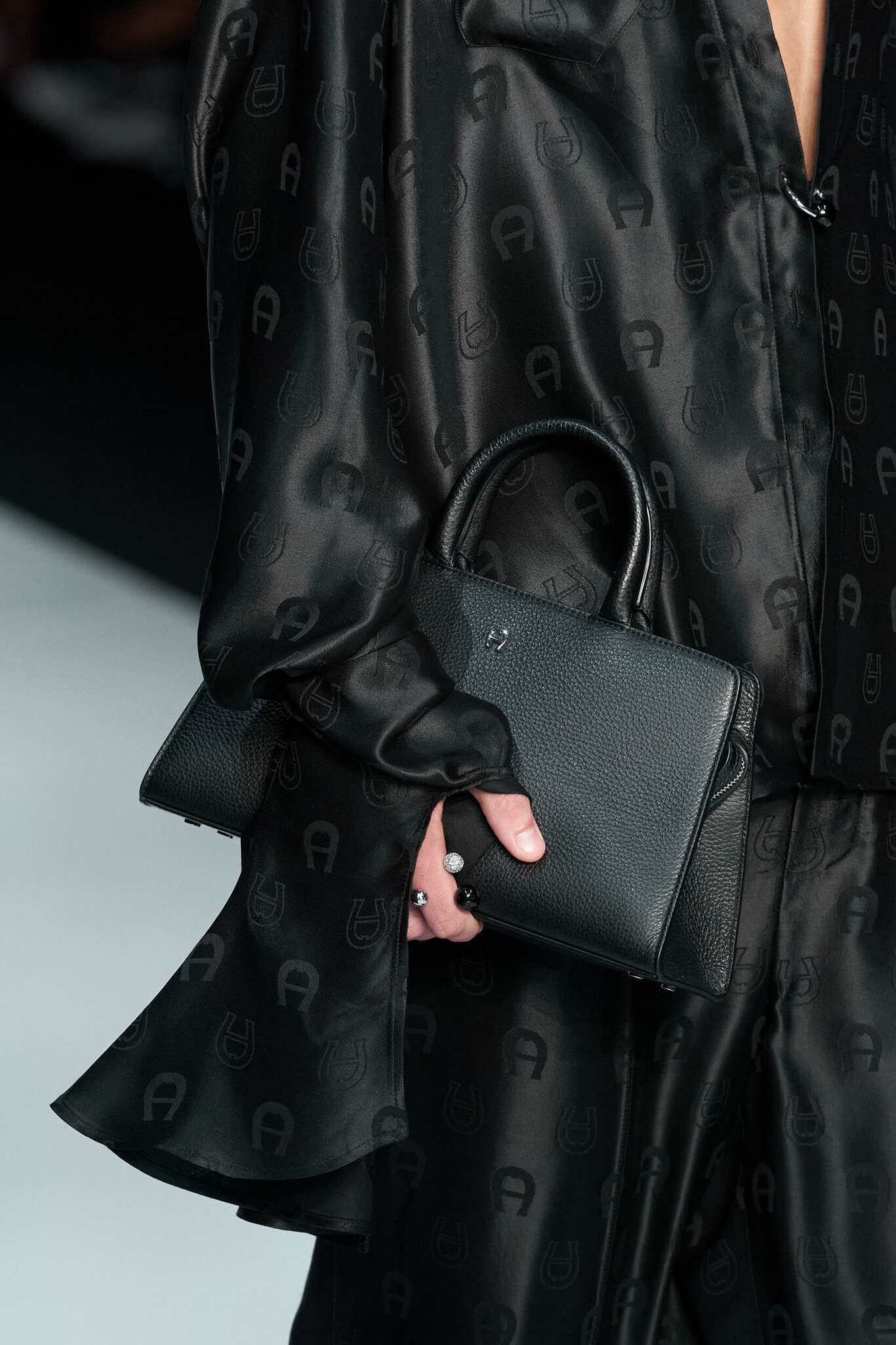 Prestigefylld handväska från märket Aigner