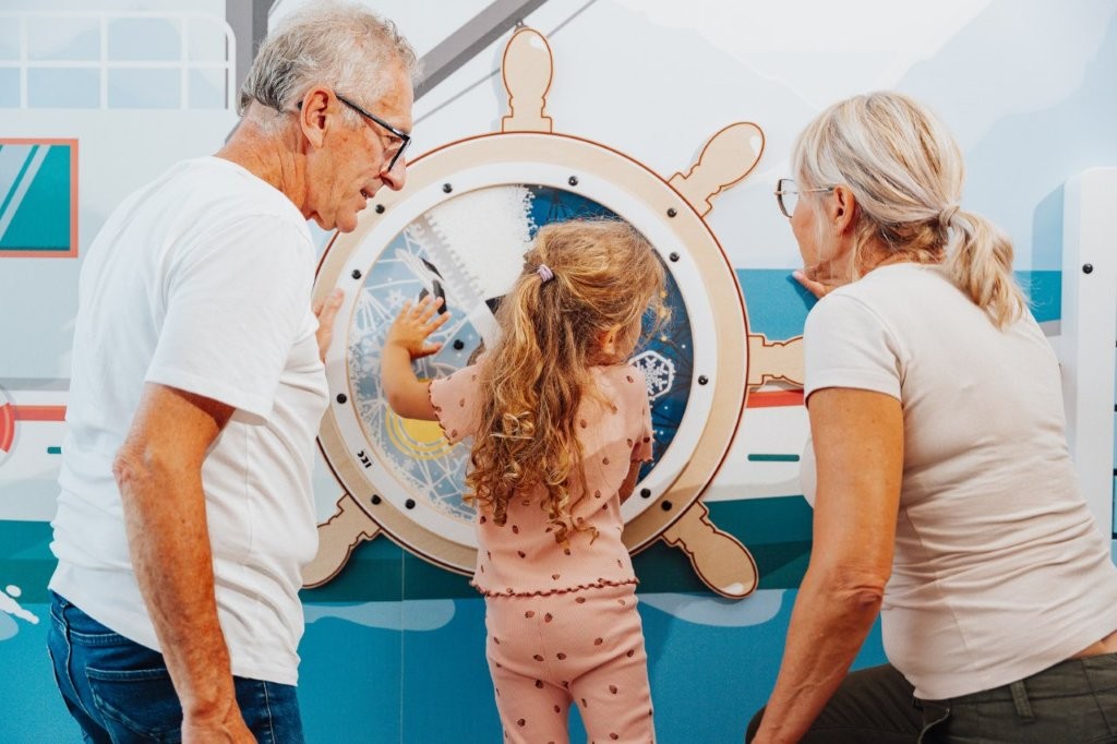 Semester med mor- och farföräldrar Linea Mare