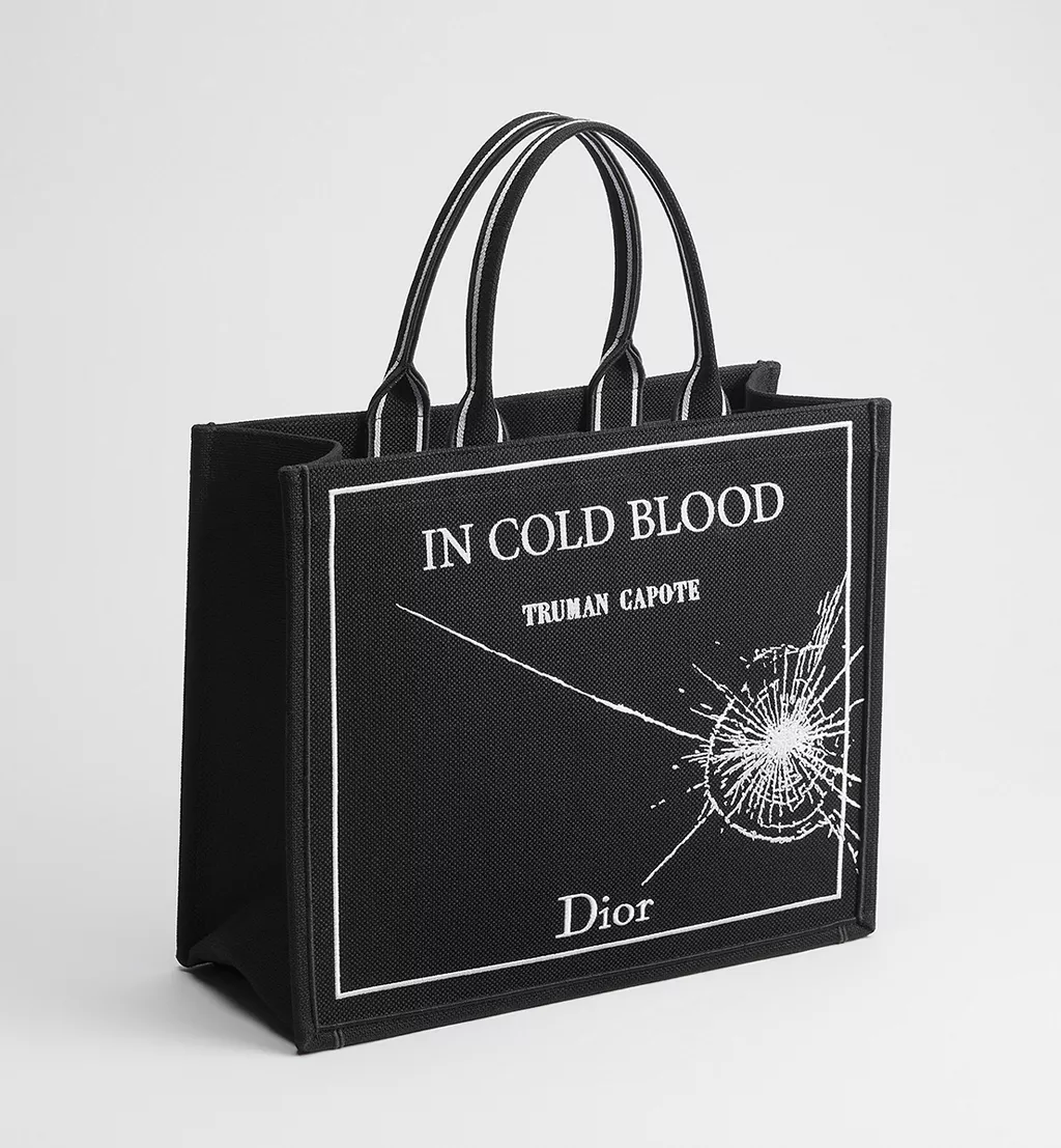 Dior Book Tote N&auml;r en bok blir mode64