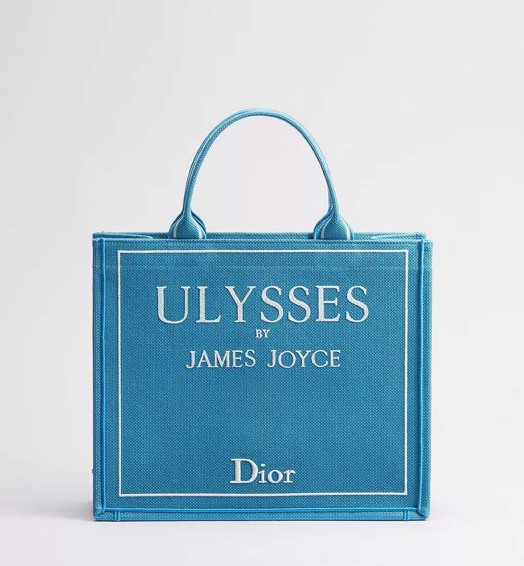Dior Book Tote N&auml;r en bok blir mode8